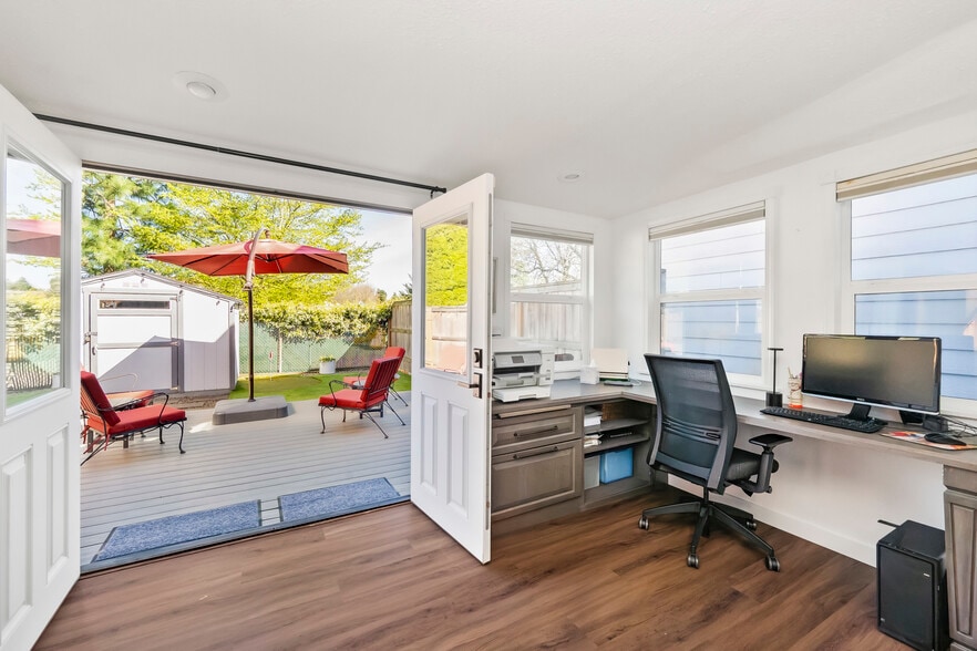 More Photos Of 206 NE 80th Ave, Portland Office For Sale