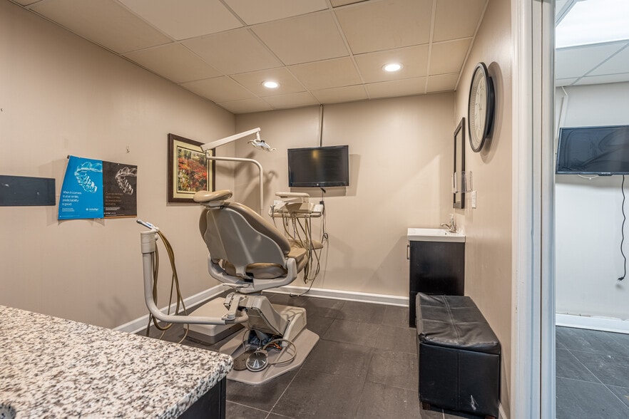 More Photos Of 5951-5959 W Irving Park Rd, Chicago Storefront For Lease