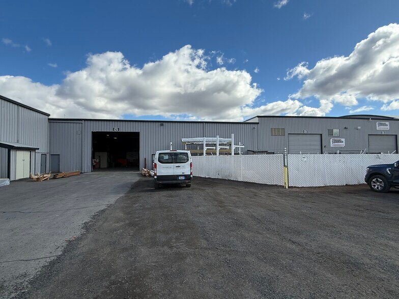 More Photos Of 601 E Antler Ave, Redmond Warehouse For Lease