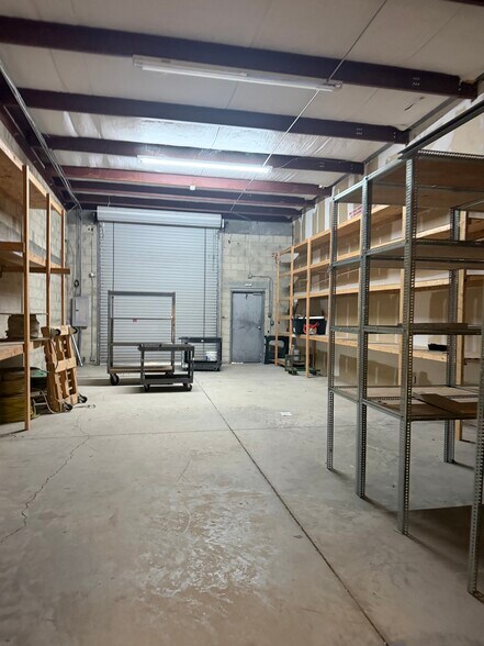 More Photos Of 1076 Business Ln, Naples Showroom For Lease