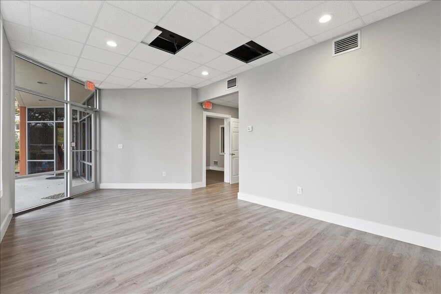 More Photos Of 350 E Crown Point Rd, Winter Garden Light Distribution For Sale