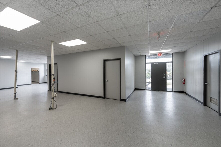 More Photos Of 3404 Clifford Ln, Jacksonville Truck Terminal For Lease