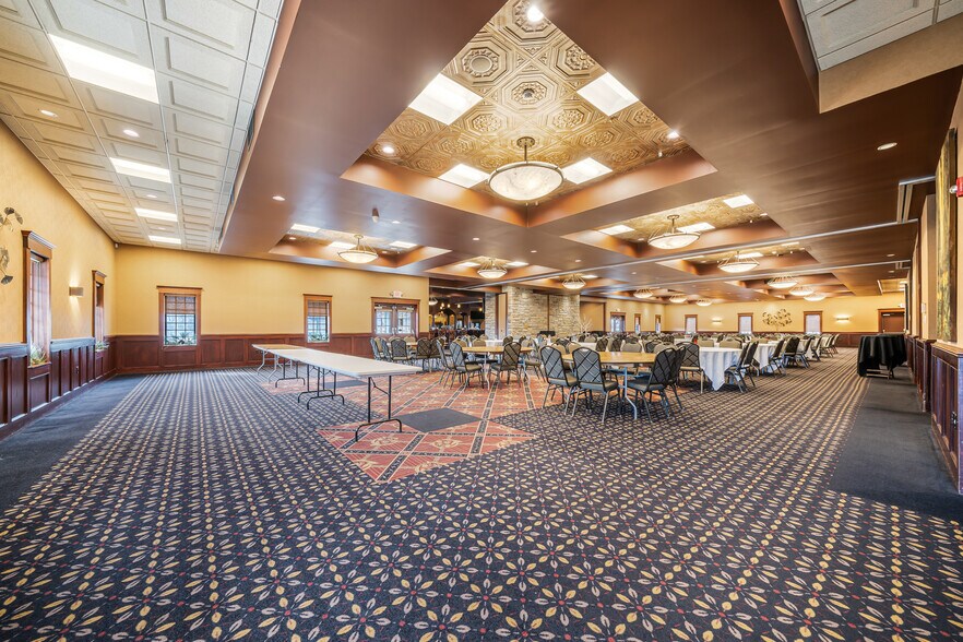 More Photos Of 3177 French Rd, De Pere Restaurant For Sale