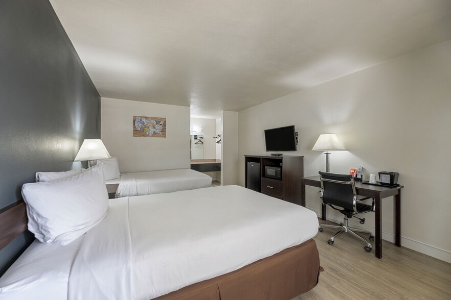 More Photos Of 108 FM 1821, Mineral Wells Hotel For Sale