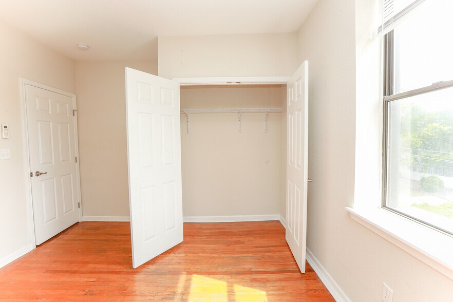 More Photos Of 1000 Gates Ave, Norfolk Apartments For Sale