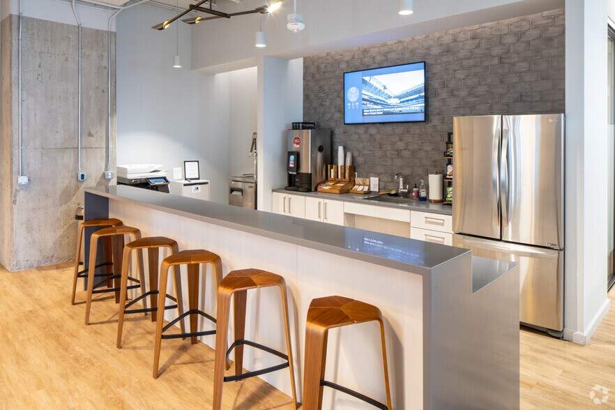 More Photos Of 500 W 2nd St, Austin Office For Lease