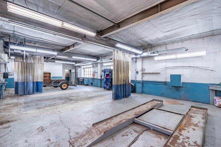 More Photos Of 459 Southgate Dr, Tomahawk Industrial For Sale