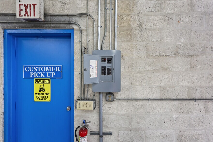 More Photos Of 2605 Kelly Ln, Lake Worth Light Distribution For Lease