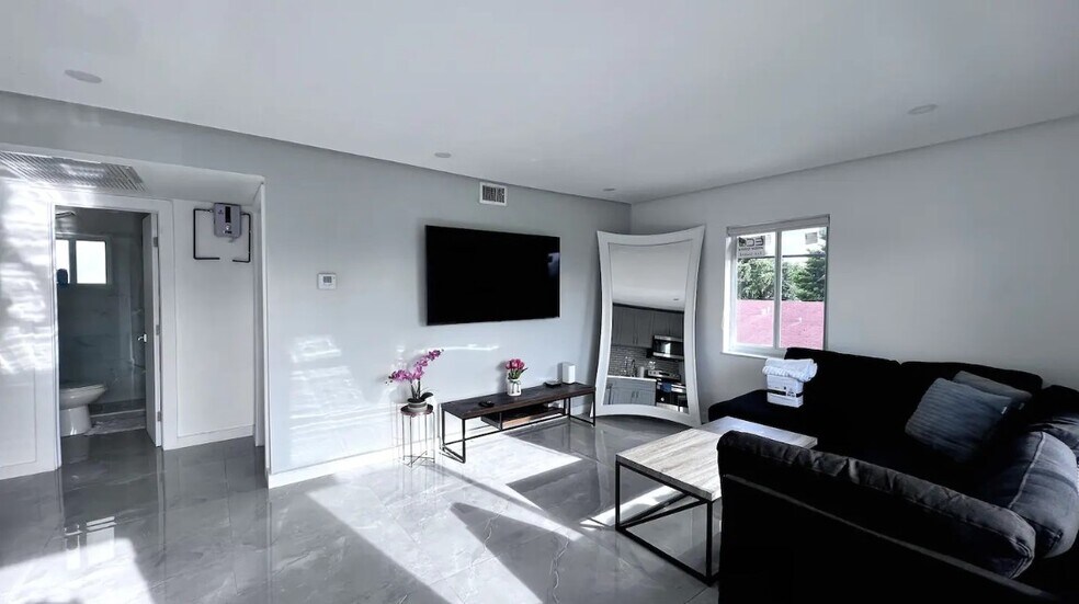 More Photos Of 2201 Greene St, Hollywood Apartments For Sale