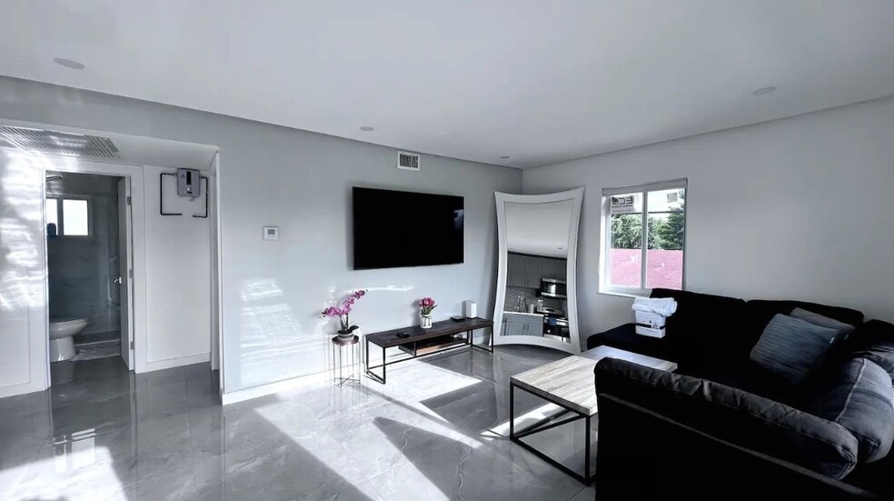 More Photos Of 2201 Greene St, Hollywood Apartments For Sale