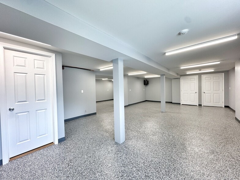 More Photos Of 16 Ruby St, Norwalk Manufacturing For Lease