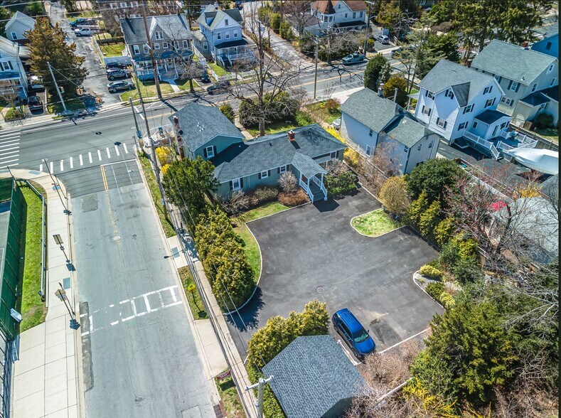 More Photos Of 188 W Main St, Oyster Bay Medical For Sale