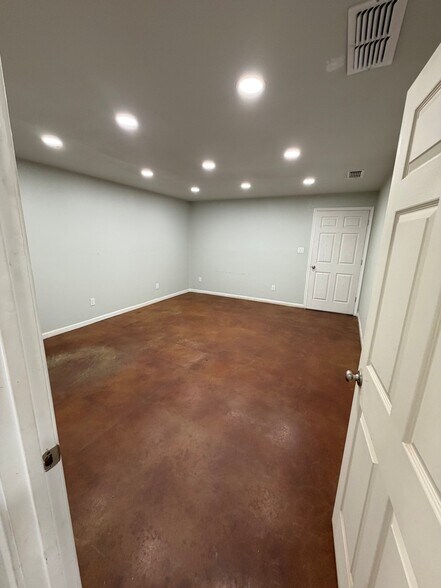 More Photos Of 12125 Jacksboro Hwy, Fort Worth Industrial For Lease