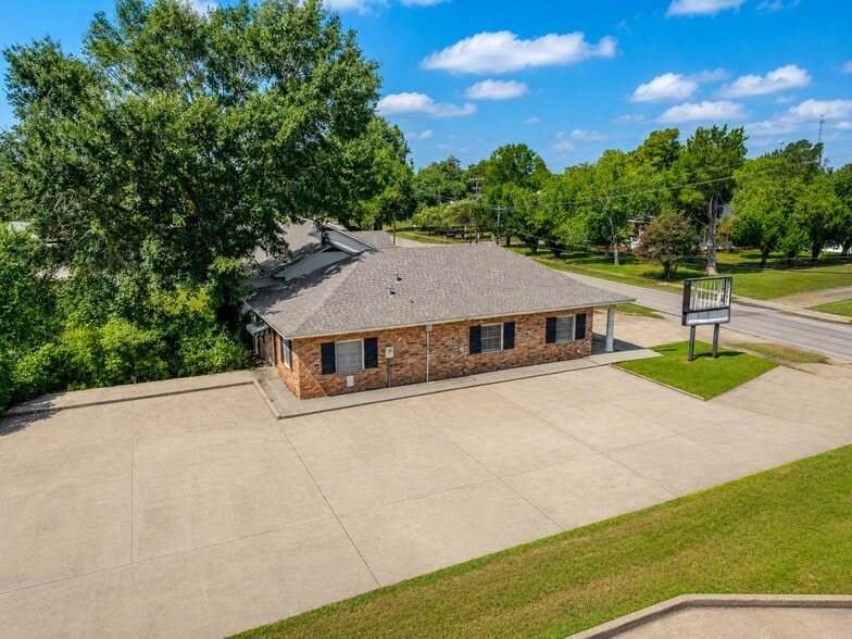 More Photos Of 321 S Main St, Marksville Office For Sale