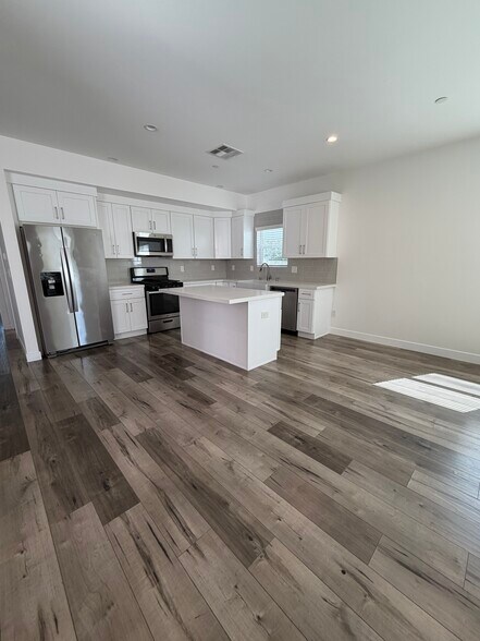 More Photos Of 3944 S Budlong Ave, Los Angeles Apartments For Sale