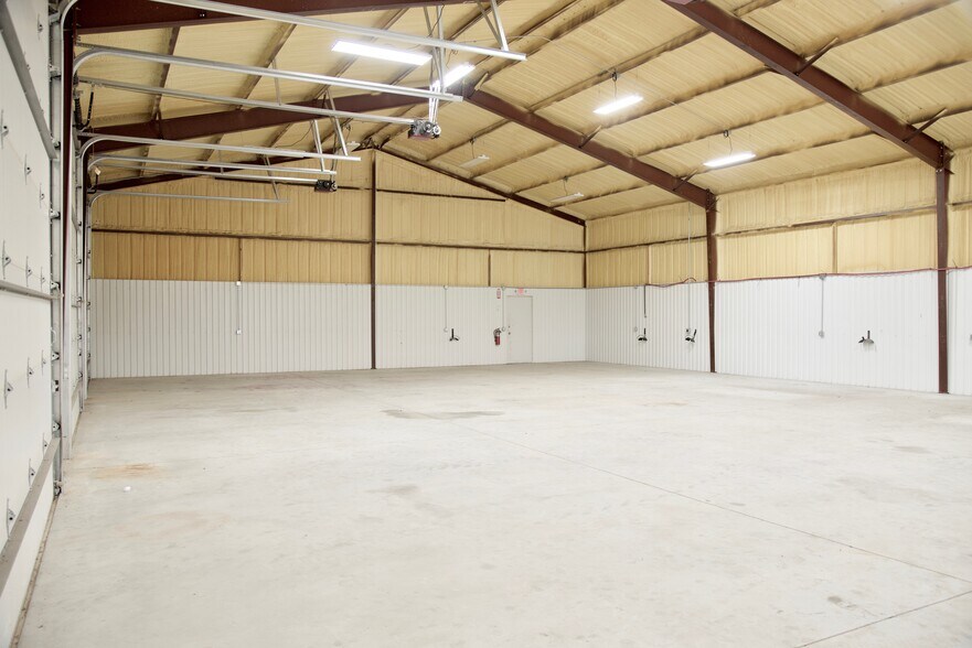 More Photos Of 4651 Technology Dr, Weatherford Service For Lease