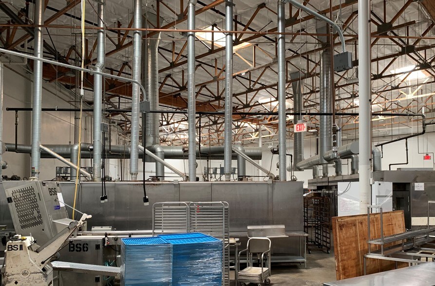 More Photos Of 2560 Progress St, Vista Manufacturing For Lease