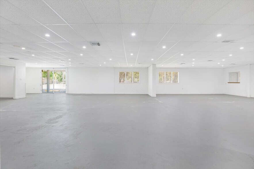 More Photos Of 12425 N Florida Ave, Tampa Medical For Sale