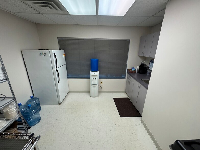 More Photos Of 5319 Hoag Dr, Sheffield Village Medical For Lease