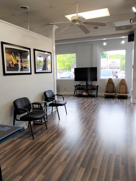 More Photos Of 195 New Castle Rd, Butler Storefront Retail Office For Sale