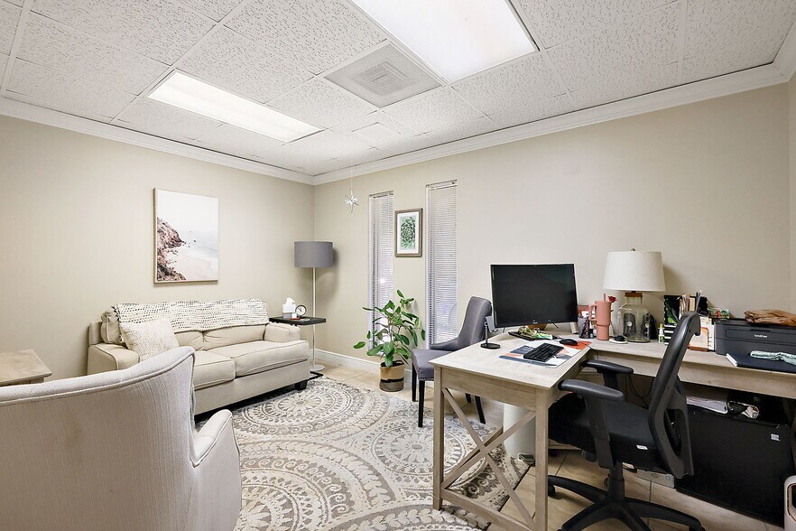 More Photos Of 609 W Montrose St, Clermont Office For Sale