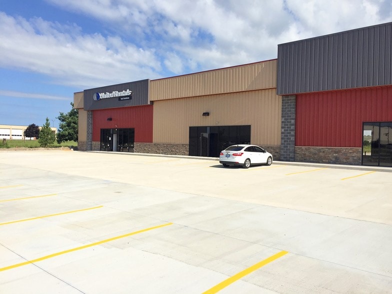 More Photos Of 9154 Woodend Rd, Edwardsville Flex For Lease