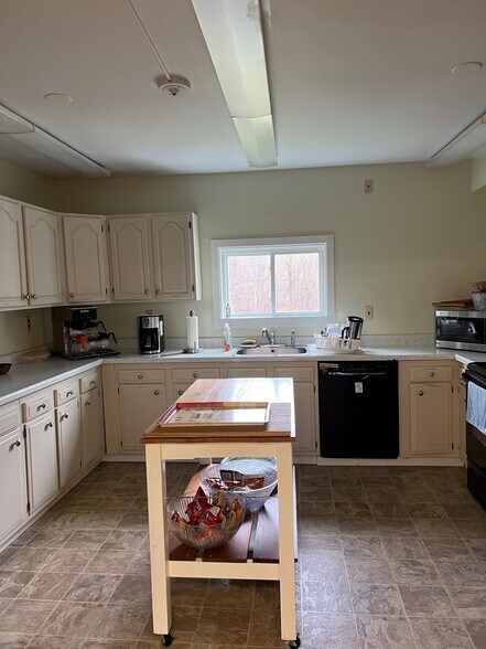 More Photos Of 602 Ridgebury Rd, Ridgefield Daycare Center For Lease