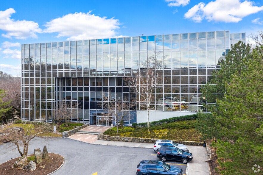 More Photos Of 1025 Westchester Ave, White Plains Office For Lease