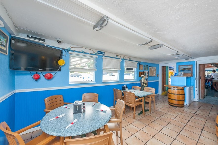 More Photos Of 1240 Overseas Hwy, Marathon Restaurant For Sale
