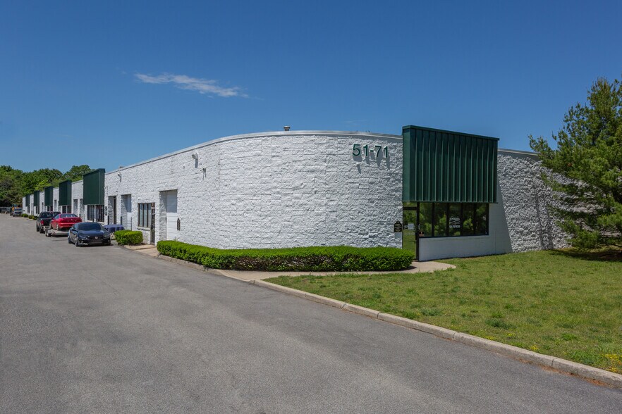 More Photos Of 51-71 Windsor Pl, Central Islip Warehouse For Lease