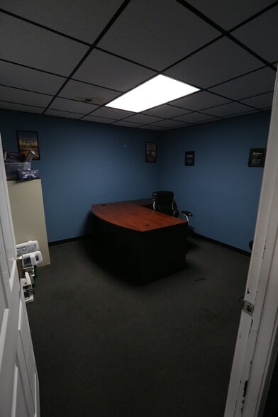 More Photos Of 3042 Matlock Dr NW, Kennesaw Warehouse For Sale