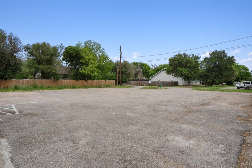 More Photos Of 10203 Old Manchaca Rd, Austin Flex For Lease