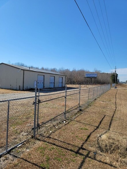 More Photos Of 6132 US 264 E, Greenville Auto Repair For Sale