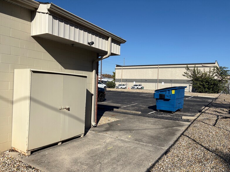 More Photos Of 1415 Shelby St, Indianapolis Office For Sale