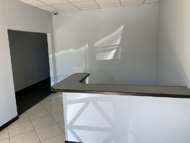 More Photos Of 4511 Daly Dr, Chantilly Light Manufacturing For Lease