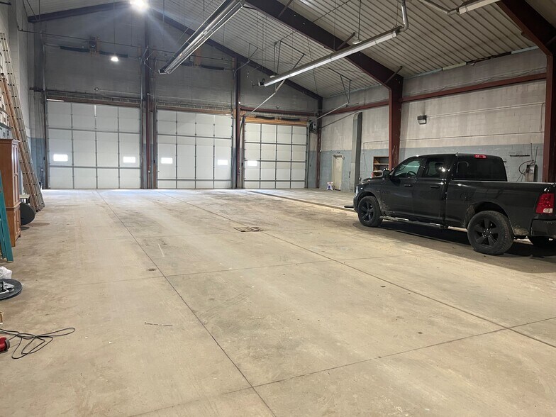 More Photos Of 409 NE 11th St, Austin Warehouse For Lease