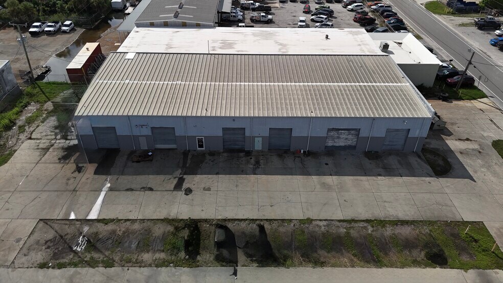 More Photos Of 313 Seaboard Ave, Venice Unknown For Lease