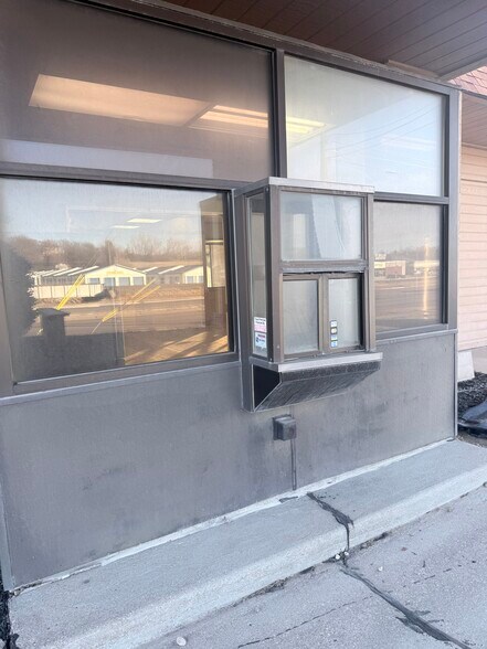 More Photos Of 2214 Lindyview Rd, Bellevue Fast Food For Sale