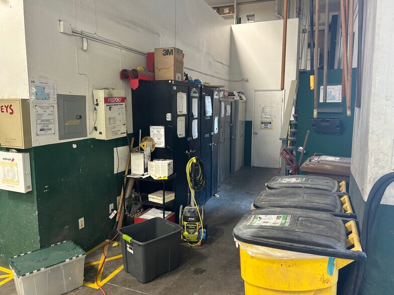 More Photos Of 50 Medway Rd, San Rafael Service For Sale