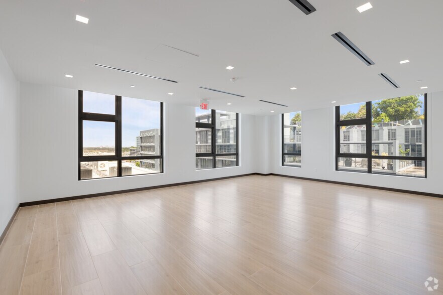 More Photos Of 218 NW 24th St, Miami Office Residential For Lease