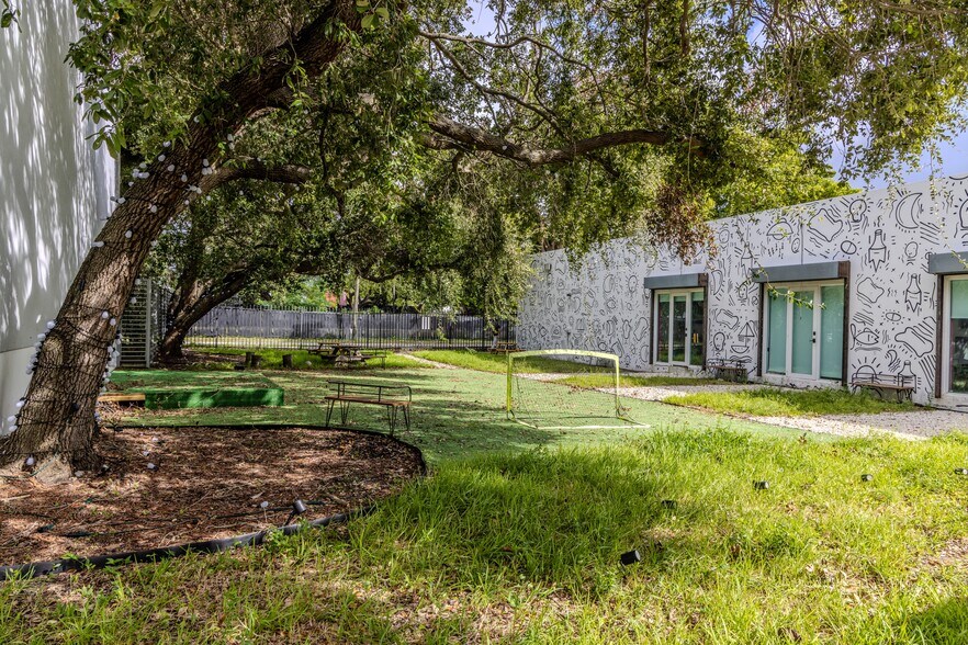 More Photos Of 350-360 NE 60th St, Miami Loft Creative Space For Lease