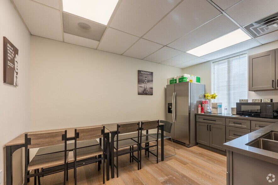 More Photos Of 4496 S Pecos Rd, Las Vegas Office For Sale