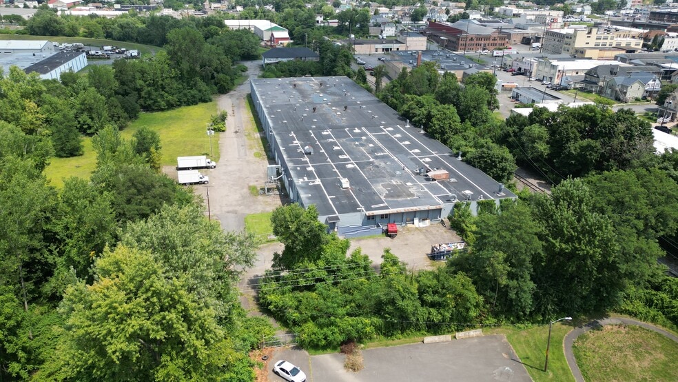 More Photos Of 40 Poplar St, Scranton Warehouse For Lease