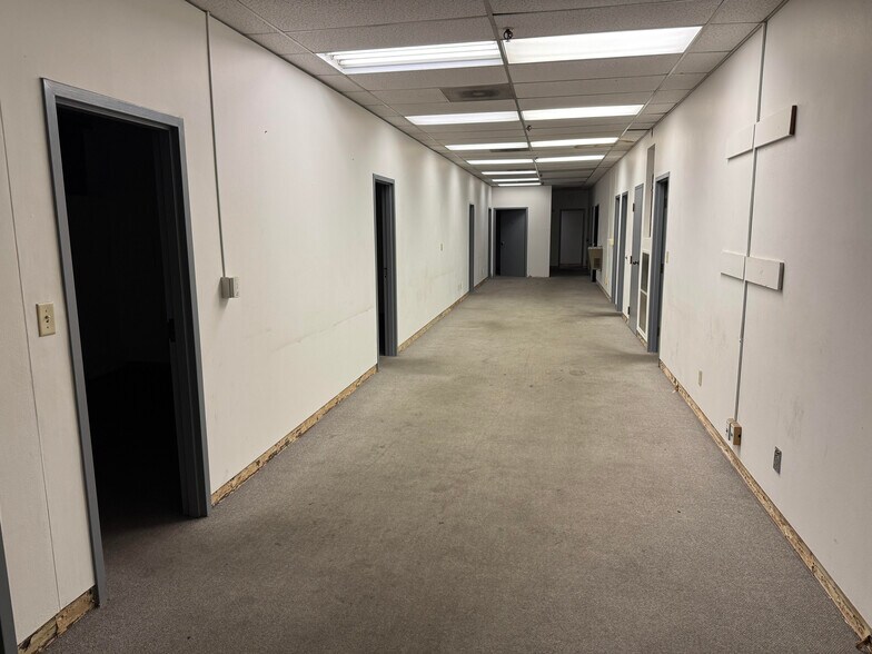 More Photos Of 1011 SE Oak St, Portland Industrial For Sale