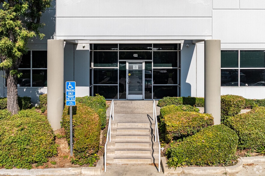 More Photos Of 345-455 S 6th Ave, City of Industry Distribution For Lease