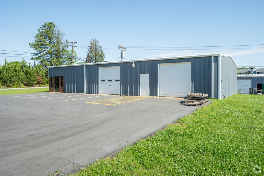 More Photos Of 410 Westbrook Ct, Spartanburg Unknown For Lease