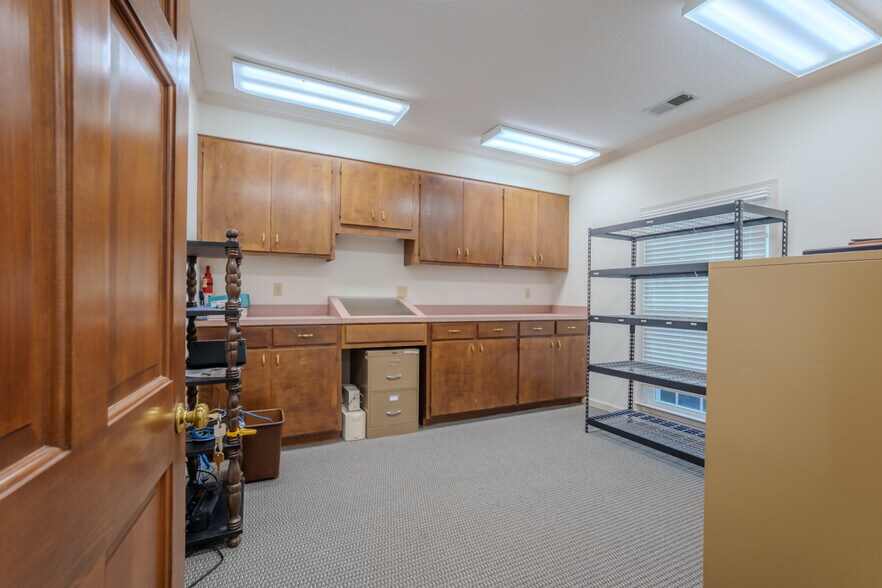 More Photos Of 970 Highway 20, Tuscumbia Office For Lease