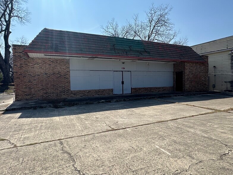 More Photos Of 1136 E Grayson St, San Antonio Convenience Store For Lease