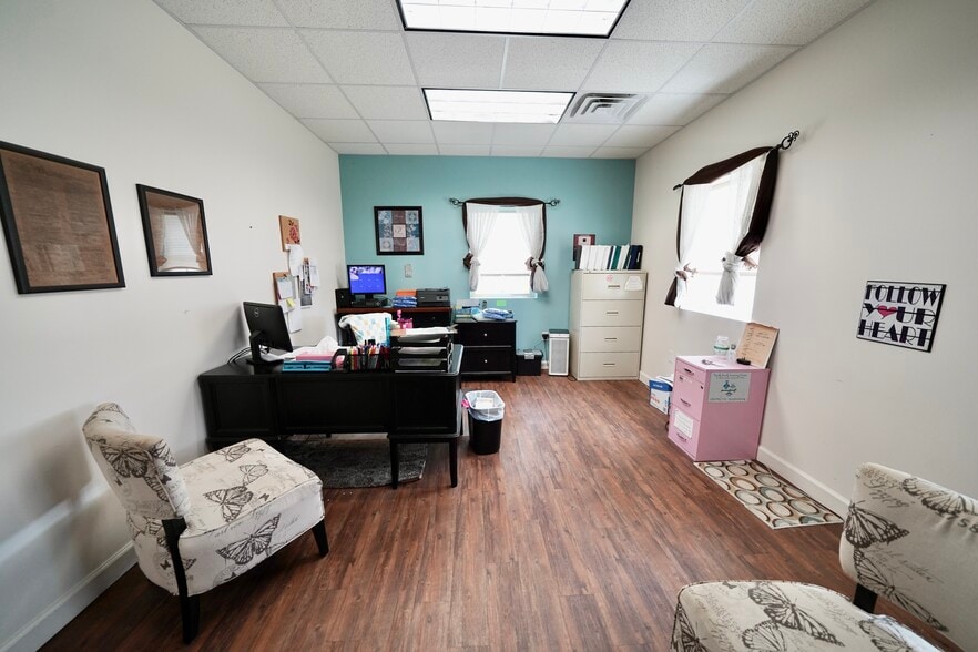 More Photos Of 21 North St, Hartly General Retail For Sale