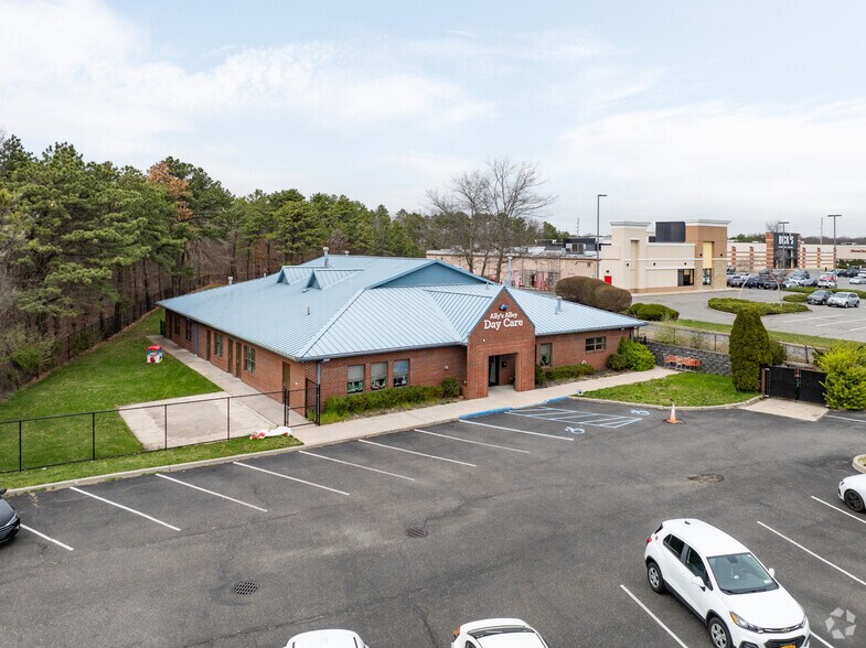 Primary Photo Of 7 Crossway Blvd, Patchogue Office For Sale